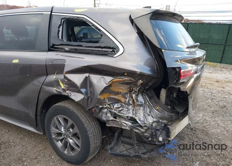 2021 Toyota Sienna Le z USA, uszkodzony, nr VIN 5TDKRKEC9MS032378